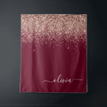 Tapiz Monograma de Purpurina rosa Rubor Rosa de Borgoña<br><div class="desc">Oro Borgoña y Rosa - Nombre del monograma y Tapiz Inicial del Purpurina de espuma rosada de Rubor. Esto hace que el dulce perfecto cumpleaños 16, boda, ducha de novia, aniversario, ducha de bebé o fiesta de soltera sea regalo para alguien que ama el lujo glam y los estilos de...</div>