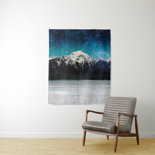 Tapiz Montaña de galaxia onírica sobre las nubes