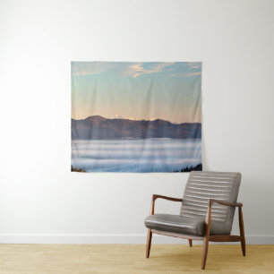 Tapiz Montaña majestuosa Triglav con niebla en el valle