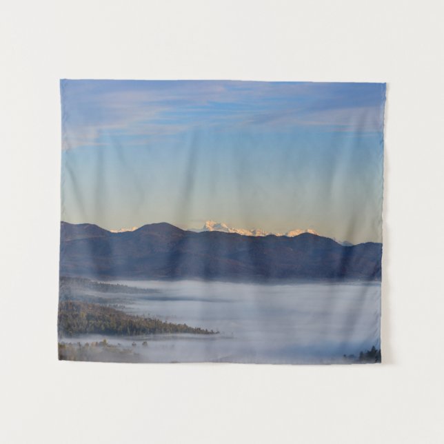 Tapiz Montaña majestuosa Triglav con niebla en el valle (Anverso (horizontal))