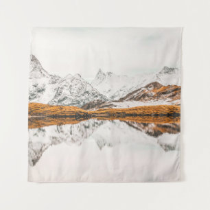 TAPIZ MONTAÑA ROCKY CAPPEADA DE NIEVE BAJO EL CIELO DE C