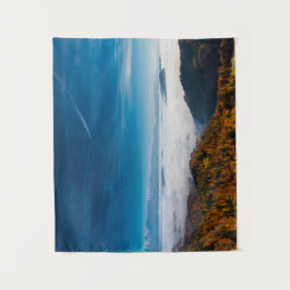 Tapiz Montañas del otoño y niebla en el valle