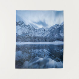 Tapiz Montañas majestuosas reflejo Lago Fusine, Italia