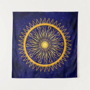 Tapiz Naranja de oro de Sun Mandala sobre azul celestial