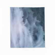 Niebla matutina por los árboles