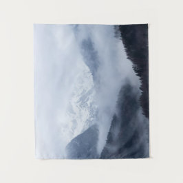 Tapiz Niebla misteriosa que avanza a través de capas de 