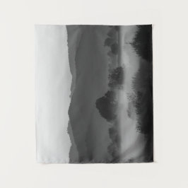 Tapiz Niebla que atraviesa el valle en blanco y negro