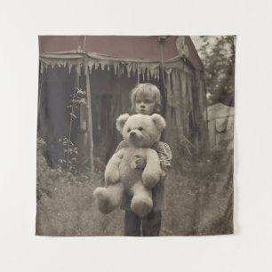 Tapiz Niño fantasma en la carpa abandonada de circo vint