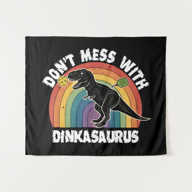 Tapiz No Te Metas Con Dinkasaurus Pickleball (Anverso (horizontal))