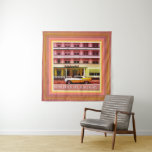 Tapiz Oldtimer en el Distrito Art Deco, Miami, Florida<br><div class="desc">Tapiz mostrando un #OldtimerCar frente al Avalon en el distrito Art Deco de MiamiBeach. 👉 funda de almohada coincidente y más elementos con este diseño: www.zazzle.com/aura2000/avalon</div>