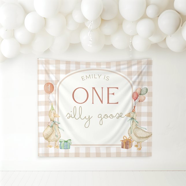 Tapiz One Silly Goose Birthday Personalized Banner (Subido por el creador)