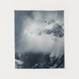 Tapiz Oscuridad y nubes misteriosas sobre la montaña