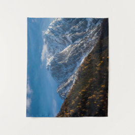 Tapiz Otoño e invierno en montañas nevadas