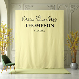 Tapiz Pale Yellow | Mr and Mrs Elegant Simple Backdrop