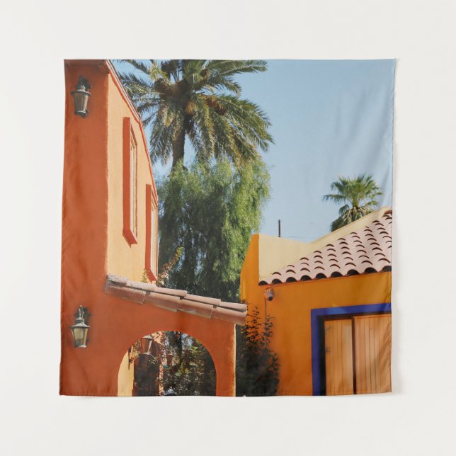 Tapiz Palmera verde al lado de un edificio de hormigón m (Anverso)