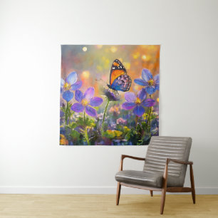 Tapiz Pequeña mariposa en flores silvestres al amanecer