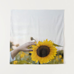 Tapiz Persona sosteniendo girasol