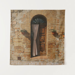TAPIZ PUERTA DE MADERA MARRÓN EN UNA PARED DE LADRILLO M