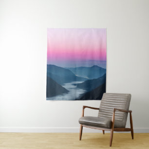 Tapiz Río de niebla que fluye por las montañas al amanec