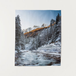 Tapiz Río de otoño e invierno, bosque y montañas