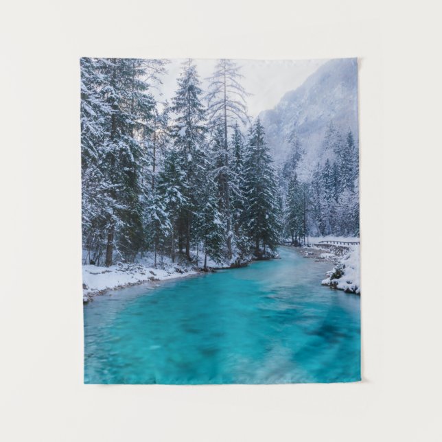 Tapiz Río mágico en un bosque de invierno encantado (Anverso)