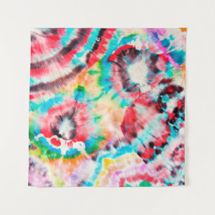 Tapiz Rojo duro Grunge. Patrón Shibori. Cepillo dorado