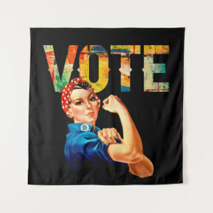 Tapiz Rosie, la Poster política más renombrada, votando