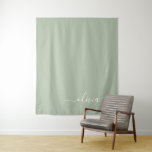 Tapiz Sage Green Minimalista Moderno Monograma elegante<br><div class="desc">Presentamos nuestra elegante colección de monogramas Minimalistas y ecológicos: eleve su estética con serenidad sofisticada y elegancia intemporal. Nuestra colección muestra diseños minimalistas en un ambiente tranquilo y verde, complementado con refinados monogramas adaptados a su estilo personal. Desde papel pulido hasta accesorios versátiles, cada pieza de nuestra colección está meticulosamente...</div>