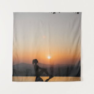 Tapiz Silhouette de mujer sentada al borde de la eternid