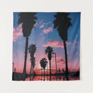 Tapiz Silueta de árbol bajo un cielo nublado