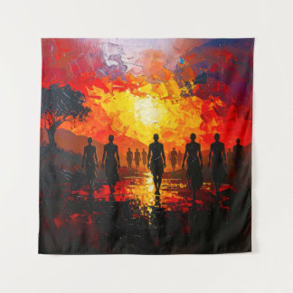Tapiz Siluetas al Atardecer: Caminantes del Horizonte Íg