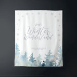 Tapiz Silver Winter wonderland Kids Birthday Tapestry<br><div class="desc">Este elegante diseño de tapiz fiesta de invierno es elegante y presenta copos de nieve con textura purpurina plateado y tipografía con texto personalizado. Un telón de fondo fotográfico perfecto para la fiesta de cumpleaños de los niños del maravilloso invierno. Artículos de fiesta coincidentes disponibles en mi tienda BaraBomDesign.</div>