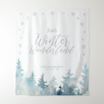 Tapiz Silver Winter wonderland Kids Birthday Tapestry<br><div class="desc">Este elegante diseño de tapiz fiesta de invierno es elegante y presenta copos de nieve con textura purpurina plateado y tipografía con texto personalizado. Un telón de fondo fotográfico perfecto para la fiesta de cumpleaños de los niños del maravilloso invierno. Artículos de fiesta coincidentes disponibles en mi tienda BaraBomDesign.</div>