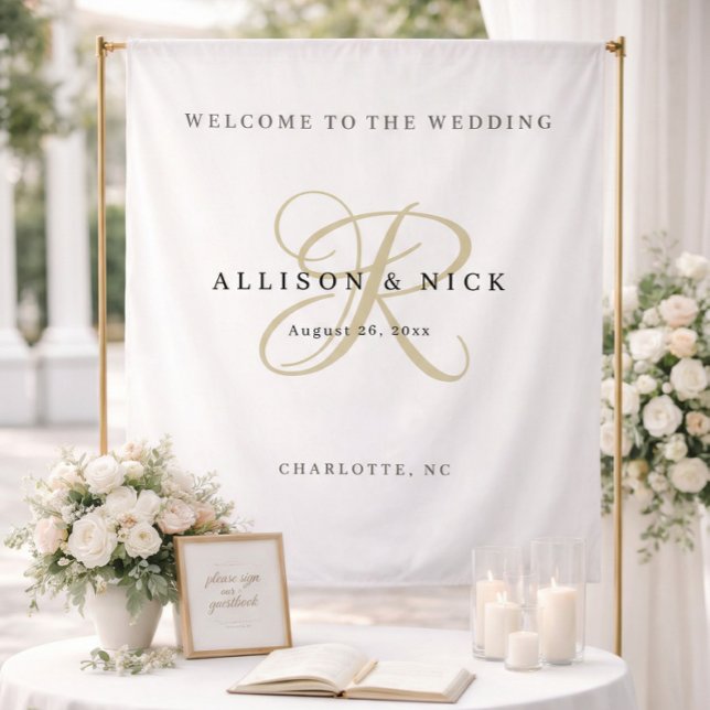 Tapiz Simple Gold Monogram Wedding Welcome Sign (Subido por el creador)