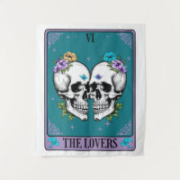 Tarot Card Los amantes con cráneos y flores