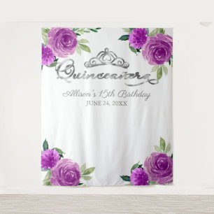 Tapiz Tiara de plata Quinceañera con fondo floral púrpur