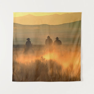 Tapiz Trío de Vaqueros: Gallop de fondo montañoso.