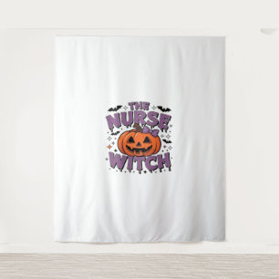 Tapiz Un diseño lúdico con una bruja de calabaza y un