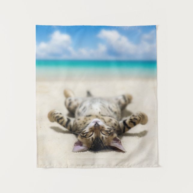 Tapiz Un gato tomando el sol en la playa (Anverso)