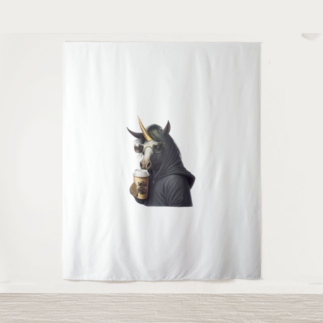 Tapiz Un unicornio con capucha bebe un café. (Anverso)