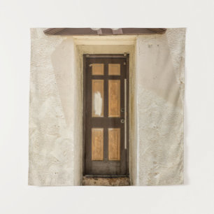 TAPIZ VENTANA DE MADERA MARRÓN EN MURO DE CONCRETO BLANC