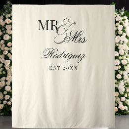 Tapiz Vintage Ivory Mr & Mrs Old Money Wedding Backdrop