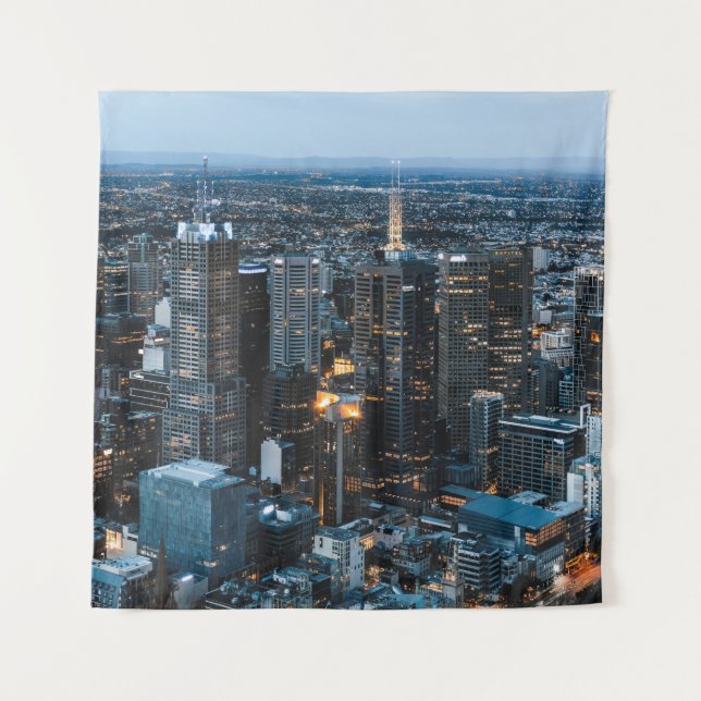 TAPIZ VISTA AÉREA DE LOS EDIFICIOS DE LA CIUDAD DURANTE  (Anverso)