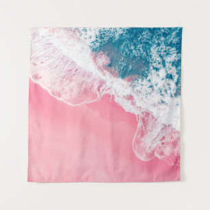 Tapiz Vista aérea de una playa de arena rosa en el sur d