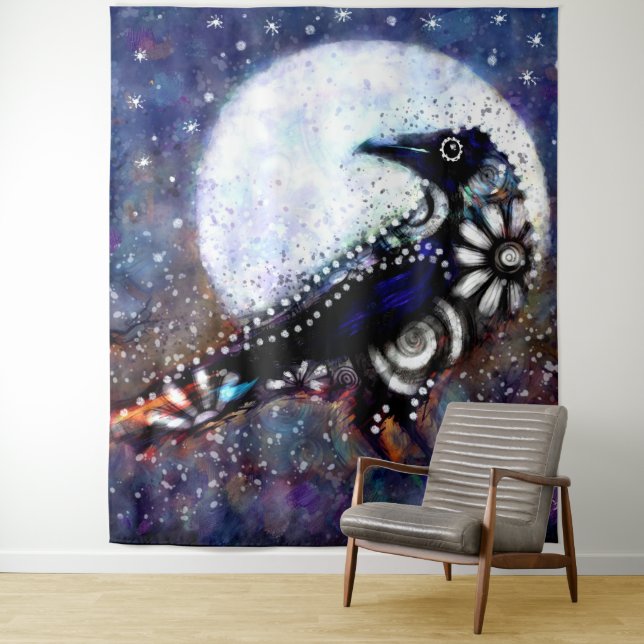 Tapiz Whimsical Raven Moon Floral Azul Blanco Negro (In situ)