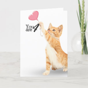 Tarjeta 4.º gato de tabby de cumpleaños