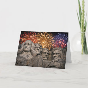 Tarjeta 4 de julio humor de Mount Rushmore con fuegos arti