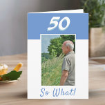 Tarjeta 50.º cumpleaños de foto positiva<br><div class="desc">Tarjeta de saludo personalizado de 50 años para un hombre que celebra el 50 cumpleaños. Viene con una cita graciosa y motivacional 50 So What! y es perfecta para una persona con sentido del humor. La carta está en colores azul y blanco. Inserta su foto en la plantilla. También puede...</div>
