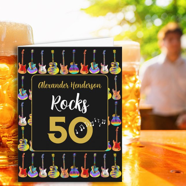 Tarjeta 50.º cumpleaños Rock y Roll Guitar añadir nombre (Cool 50th birthday rock and roll guitar black and gold personalized greetings card)