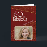 Tarjeta 50 y Fabulous Gold Purpurina Photo 50th Birthday<br><div class="desc">50 y Fabulous Gold Purpurina Photo 50th Birthday Card. Tarjeta de cumpleaños moderna con tipografía de moda y falsos puntos purpurinas de oro sobre un fondo rojo. El diseño tiene una foto y un nombre personalizado. Puede cambiar o borrar el texto dentro. Haz una tarjeta personalizada de 50 años para...</div>